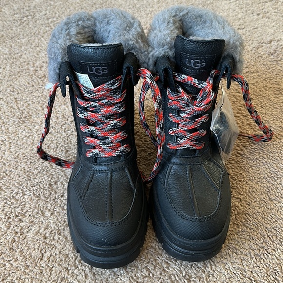 UGG fleece lined boots - Picture 2 of 4